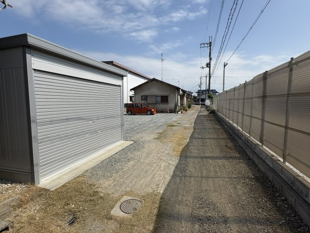 岩屋倉庫の外観|前面道路含む外観（南西側から）