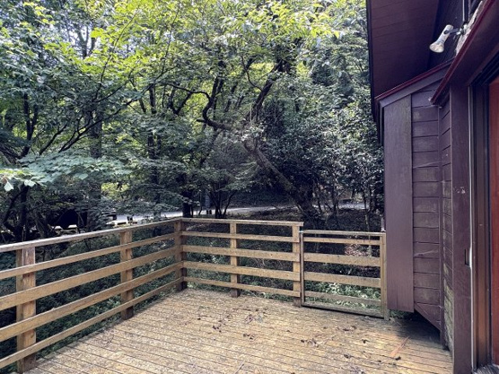 【バルコニー】 | 東急天城高原別荘地　戸建 | ウッドデッキ
