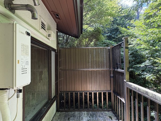 【バルコニー】 | 東急天城高原別荘地　戸建 | 浴室西側のバルコニー