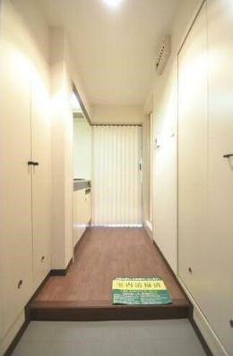 ハーバーヒル大倉山の玄関