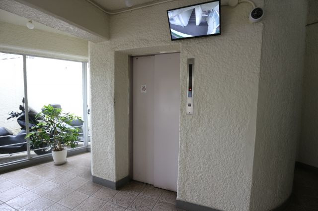 舞子台サニーハイツのエントランス