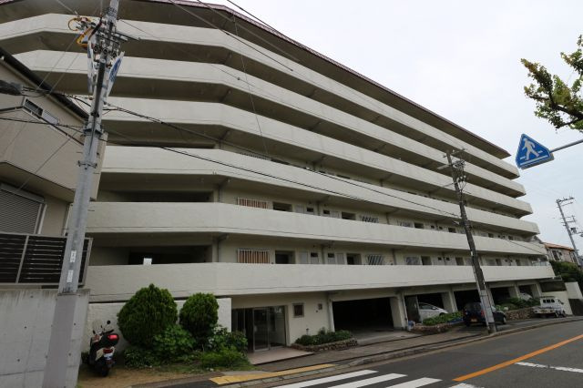 舞子台サニーハイツの外観