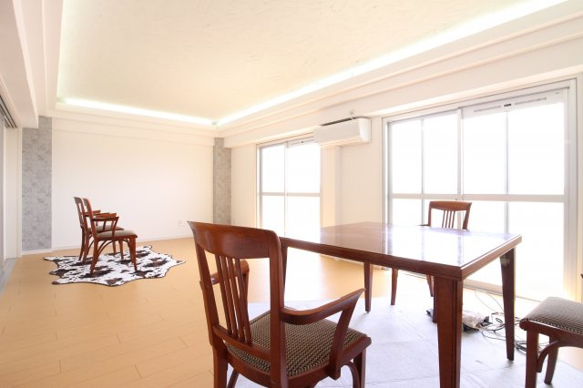 舞子台サニーハイツの居間・リビング