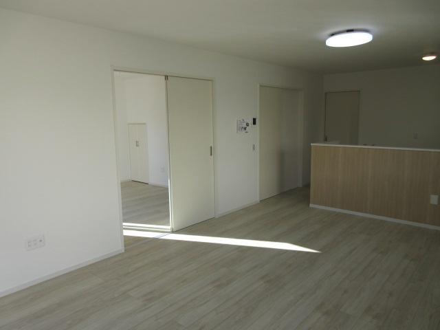 【仲介手数料無料】新築戸建　嵐山町川島1568-2（全2棟）の居間・リビング