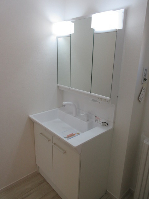 【仲介手数料無料】新築戸建　嵐山町川島1568-2（全2棟）の独立洗面台