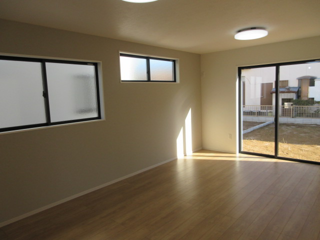 【仲介手数料無料】新築戸建　嵐山町川島1568-2（全2棟）の居間・リビング