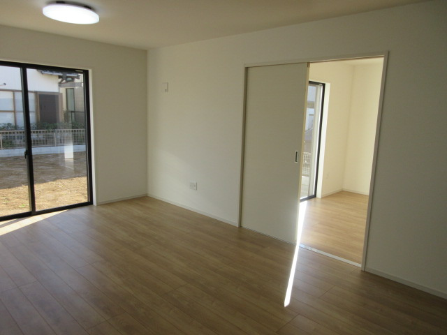 【仲介手数料無料】新築戸建　嵐山町川島1568-2（全2棟）の居間・リビング