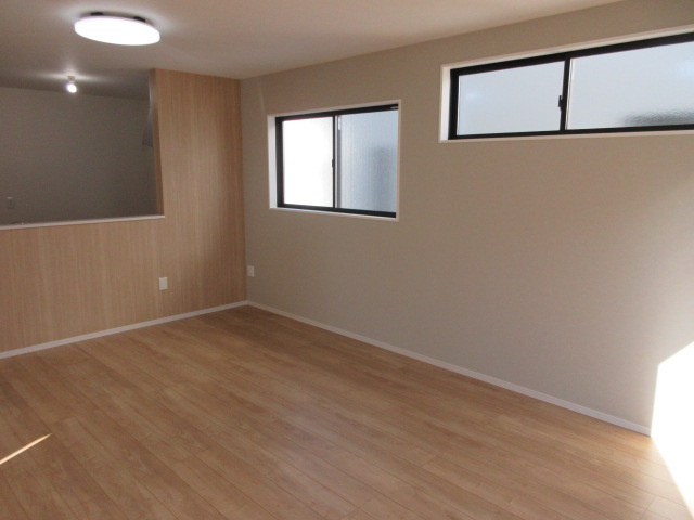 【仲介手数料無料】新築戸建　嵐山町川島1568-2（全2棟）の居間・リビング