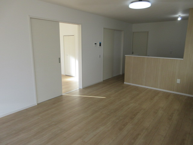 【仲介手数料無料】新築戸建　嵐山町川島1568-2（全2棟）の居間・リビング