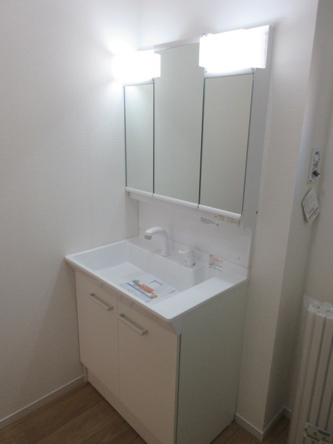 【仲介手数料無料】新築戸建　嵐山町川島1568-2（全2棟）の独立洗面台