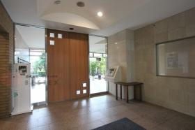 【エントランス】 | アールヴェール文京大塚公園 | 落ち着いたエントランスです