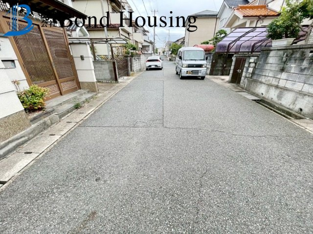 広々とした6DK・和風建築中古戸建　長畑町　築37年の前面道路含む現地写真