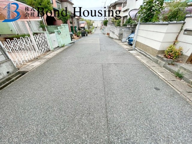 広々とした6DK・和風建築中古戸建　長畑町　築37年の前面道路含む現地写真