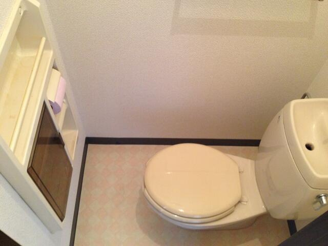 コーポラス近藤【キャッシュバック対象物件】のトイレ|清潔感のあるトイレです