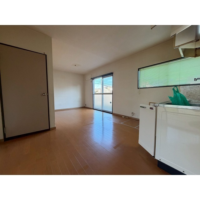 コーポラス近藤【キャッシュバック対象物件】の居間・リビング|こちらの居間で趣味の時間をお楽しみください