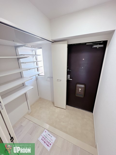 第2小林ビルの玄関