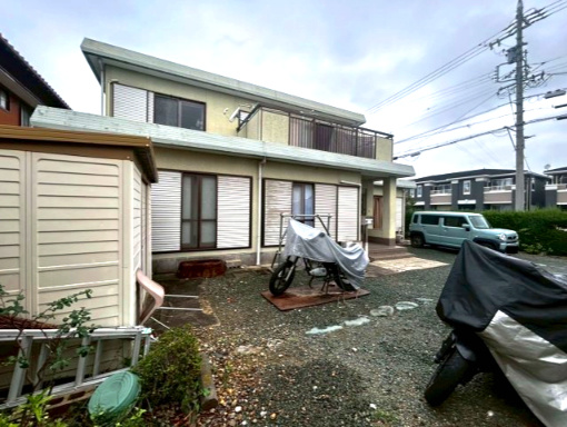 中古住宅　豊橋市牟呂水神町1番9外の外観|敷地が広く、約６台は駐車可能です！