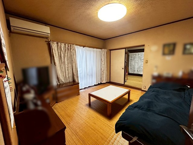 中古住宅　豊橋市牟呂水神町1番9外の居間・リビング|南東からの採光がとれるリビングです★
