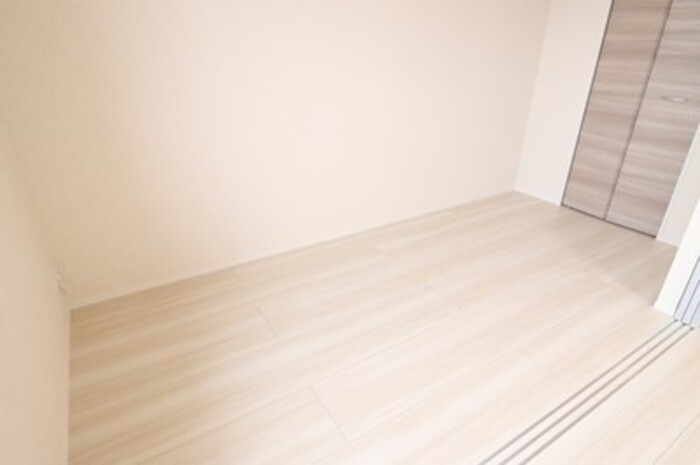 D-ROOM姉体の洋室