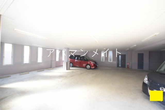 【駐車場】 | ヒルサイドパレスⅠ | 駐車場があるので、車を買う予定の方も安心です