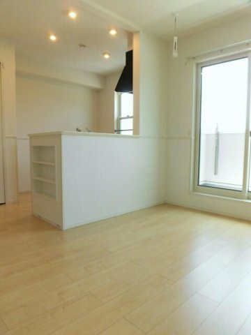 レジデンス北岩田の居間・リビング|ゆったりとしたリビングです