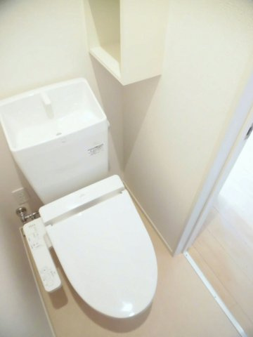 レジデンス北岩田のトイレ|落ち着いた色調のトイレです