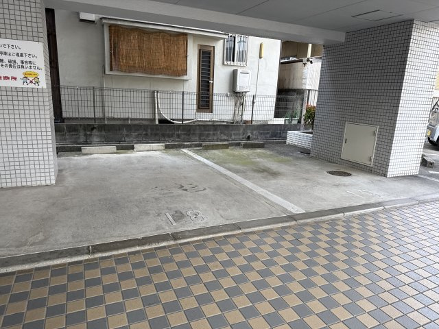 キャッスルコート安室の駐車場