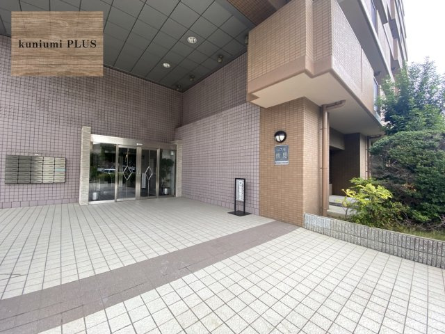 コスモ鶴見のエントランス