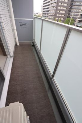 【バルコニー】 | ＧＥＮＯＶＩＡ川崎鈴木町ｓｋｙｇａｒｄｅｎ | バルコニーからの眺めを楽しみながら食事をしませんか