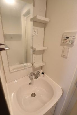 【洗面所】 | ＧＥＮＯＶＩＡ川崎鈴木町ｓｋｙｇａｒｄｅｎ | ゆったりとスペースのある洗面所