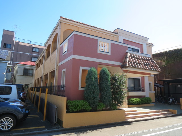 ストロベリーフィールズの外観|閑静な住宅街に立地しています。