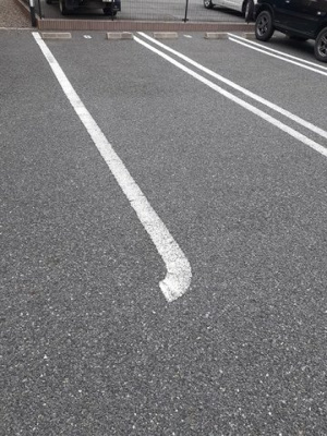 【駐車場】 | メゾンミルフィーユ　Ａ | 駐車場に車を止められます