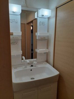 【洗面所】 | メゾンミルフィーユ　Ａ | 忙しい朝には欠かせない洗面所です