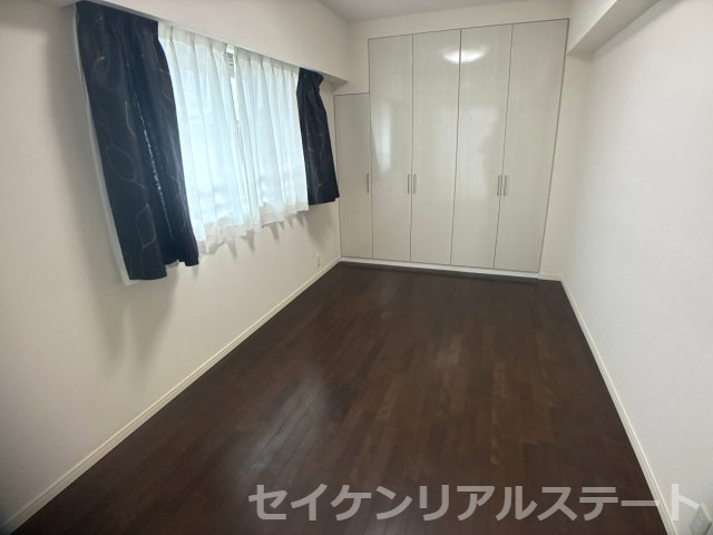 ガーデンブリーズ光の街　2階部分の洋室|約7.5帖の洋室・収納豊富で御座います。