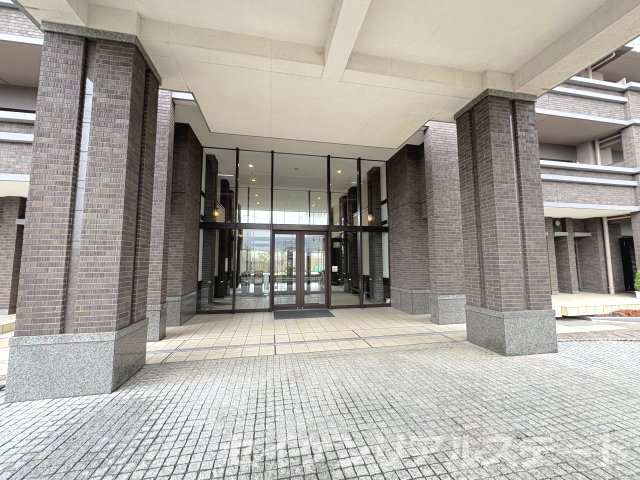 ガーデンブリーズ光の街　2階部分のエントランス