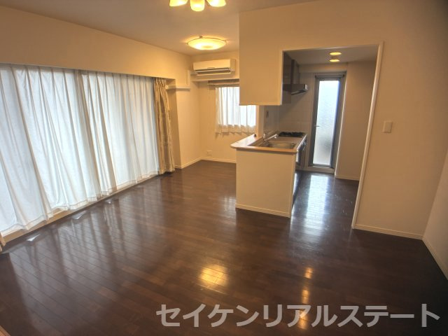 ガーデンブリーズ光の街　2階部分の居間・リビング|約13.8帖のおしゃれなリビングです