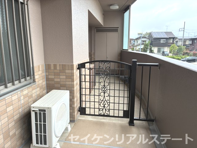 ガーデンブリーズ光の街　2階部分の玄関