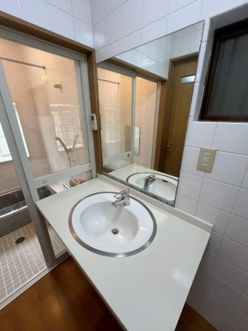 上高丸1丁目貸家の洗面所