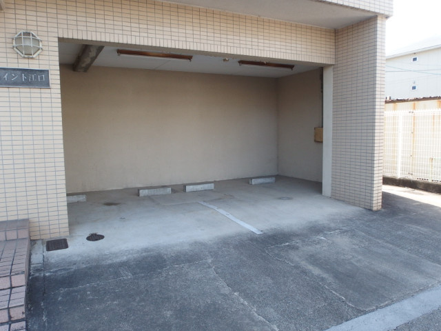 セイント江口の駐車場