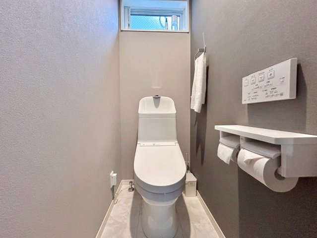 豊島区北大塚3丁目　中古戸建のトイレ|ウォシュレット付きのトイレはいつも快適！（2025.10.26撮影）

現地ご見学希望・資料請求などお気軽にお問い合わせ下さい！
03-5990-5201