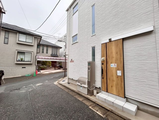 豊島区北大塚3丁目　中古戸建の前面道路含む現地写真|現地写真（2025.10.26撮影）

現地ご見学希望・資料請求などお気軽にお問い合わせ下さい！
03-5990-5201