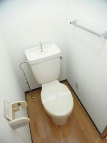 リバーサイドシティのトイレ|落ち着いた色調のトイレです