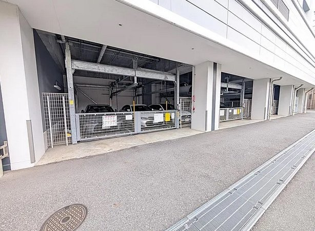 【駐車場】
