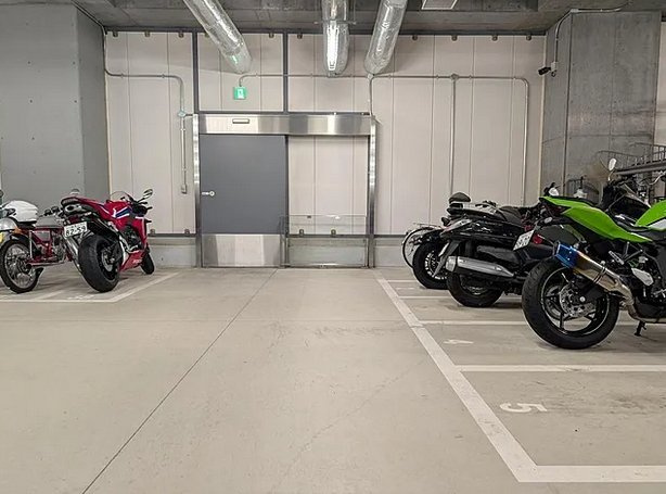 【駐車場】