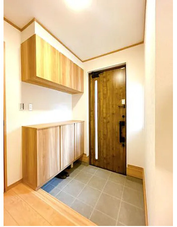 玉村町大字上新田　中古1499の玄関
