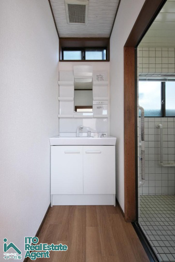 北区西賀茂北川上町　中古戸建の独立洗面台