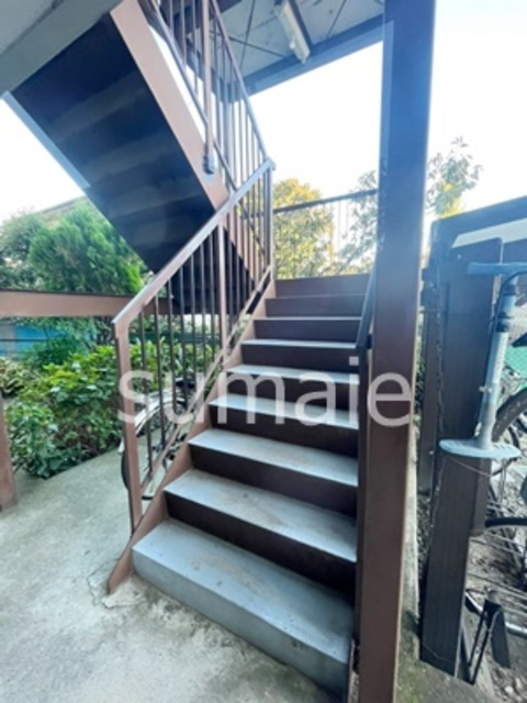 上小ハイツのその他共用部分|2階のお部屋はこちらの階段です