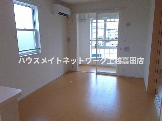 桜二番館の居間・リビング|ＬＤＫ