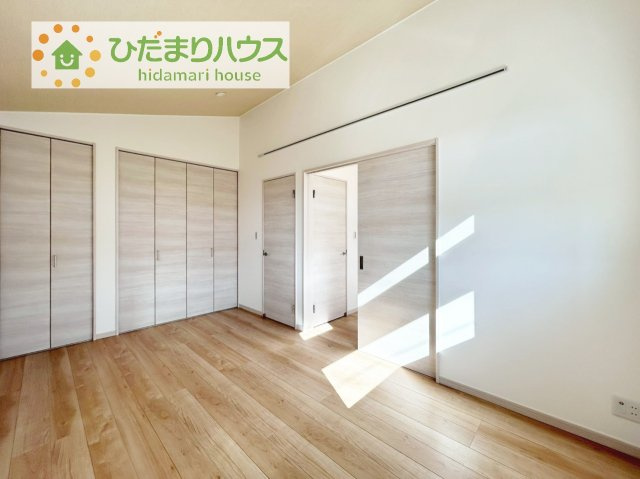 【寝室】 | 我孫子市若松　新築戸建　A号棟 | 広めの主寝室は、ベッドの他にもパソコンデスクやドレッサーなども置けちゃいます(*^-^*)