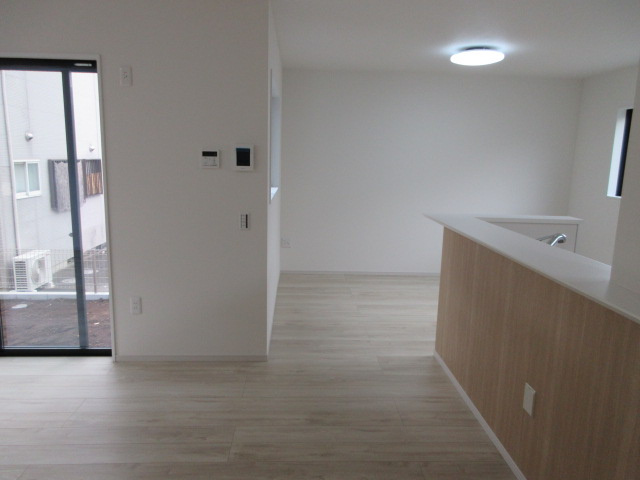 【仲介手数料無料】新築戸建　東松山市石橋1790-36（全1棟）の居間・リビング